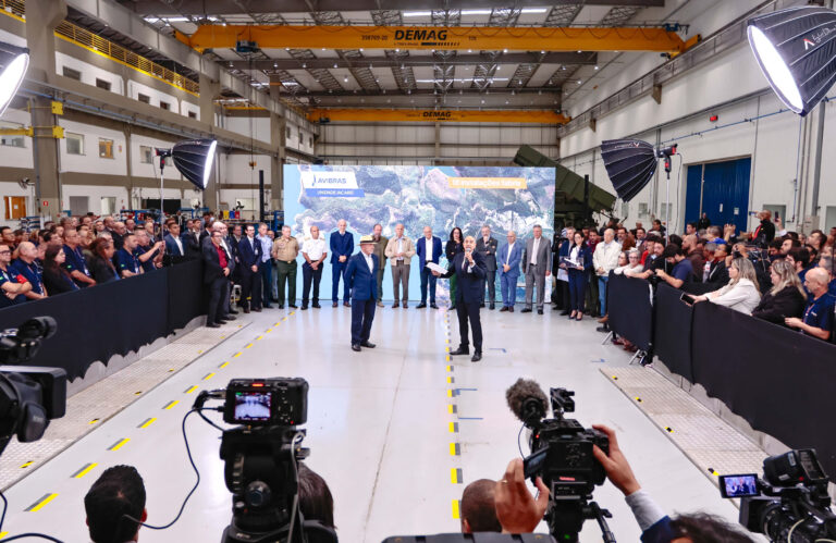 Visita Lula Avibras Aeroco (10).jpg
