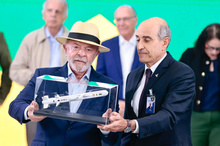 Visita Lula Avibras Aeroco (12).jpg