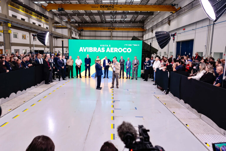 Visita Lula Avibras Aeroco (13).jpg