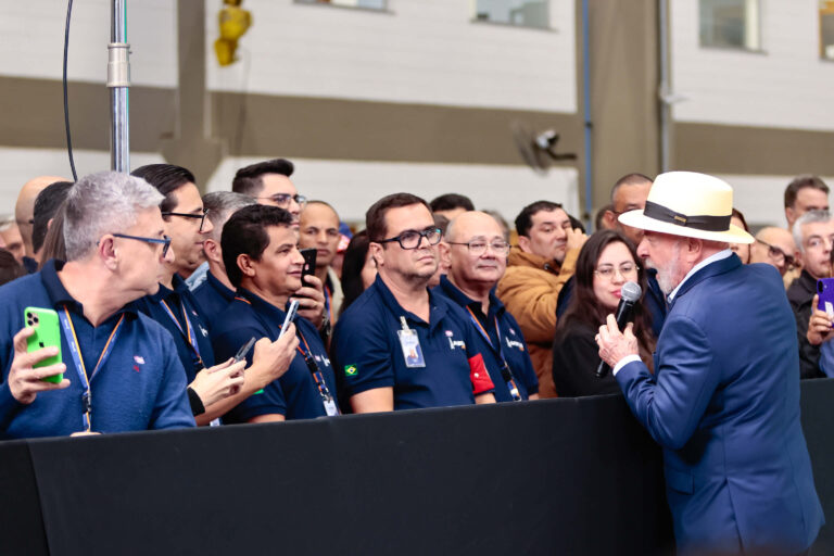 Visita Lula Avibras Aeroco (18).jpg