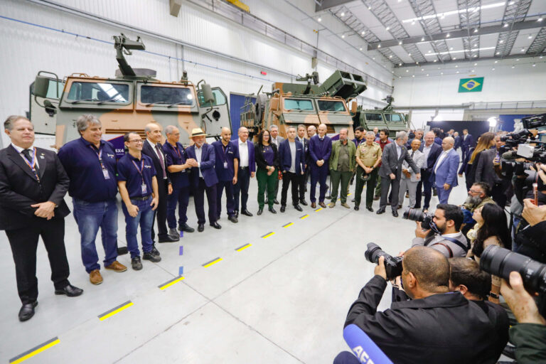 Visita Lula Avibras Aeroco (5).jpg