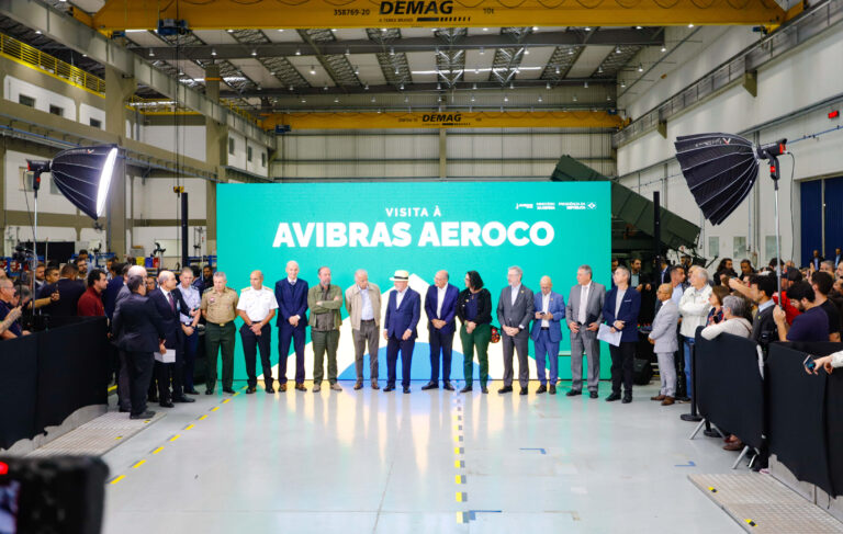 Visita Lula Avibras Aeroco (7).jpg